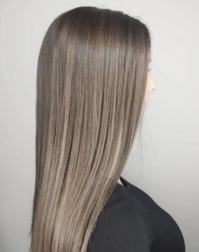 Asian hairstyles: Asian woman with dark brown hair in a graduated long bob.