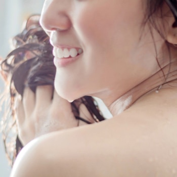 Conditioner Dulu atau Vitamin Rambut? Cari Tahu Urutan Hair Care Yuk