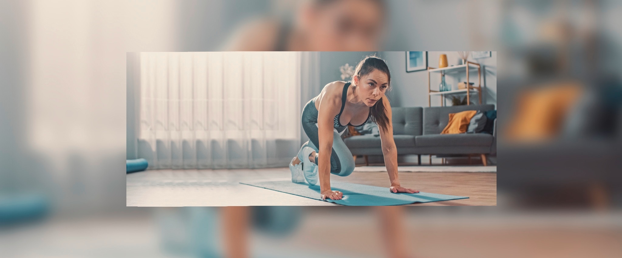 A woman doing a mountain climber on her gym mat
