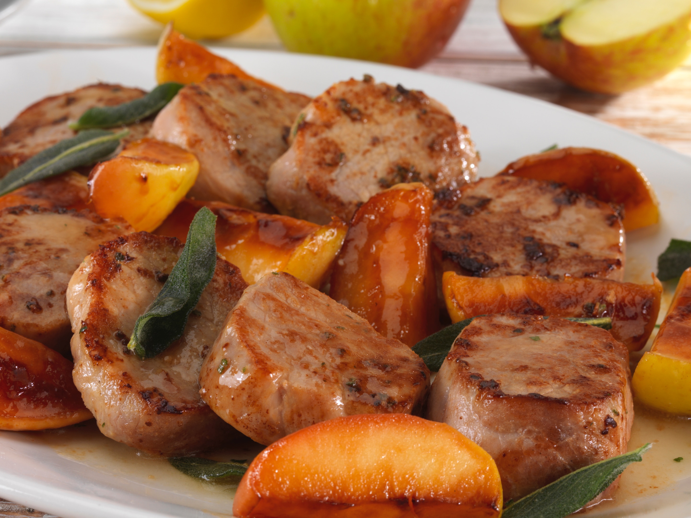 Pork medallions with caramelised apples and creamy sauce