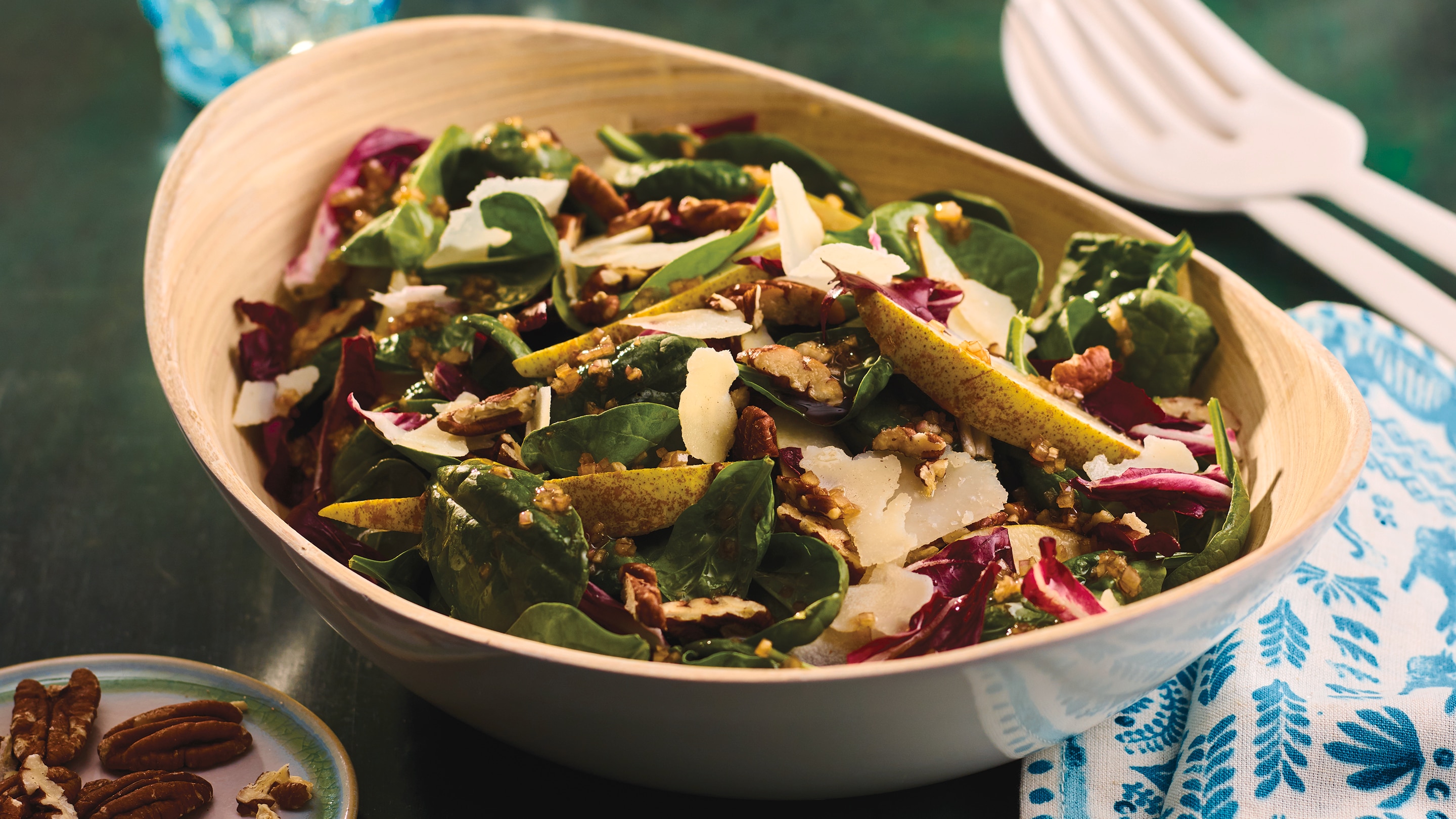 Pear, radicchio and spinach salad sprinkled with pecans