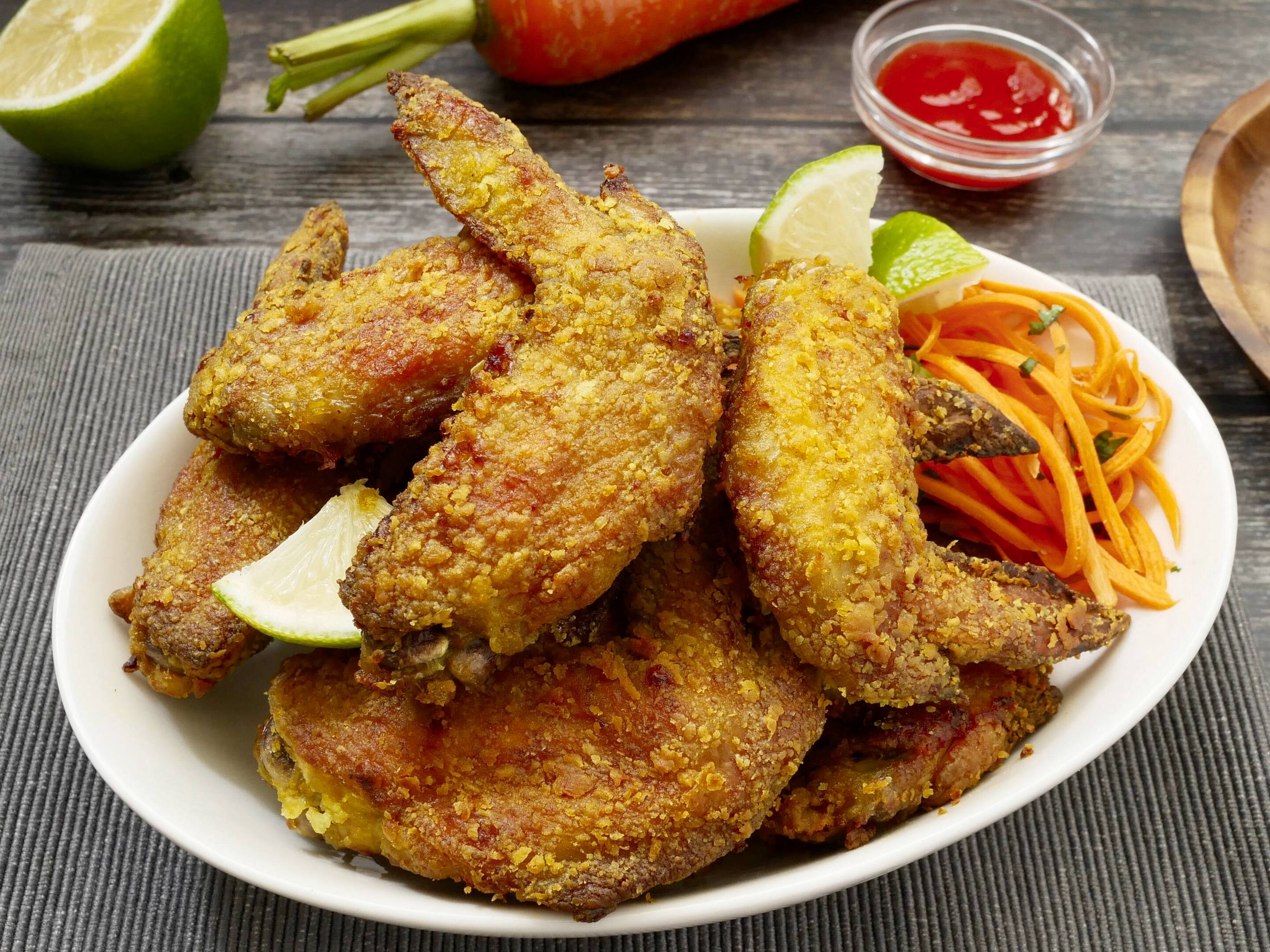Crispy and juicy fried chicken dishes are easy to serve