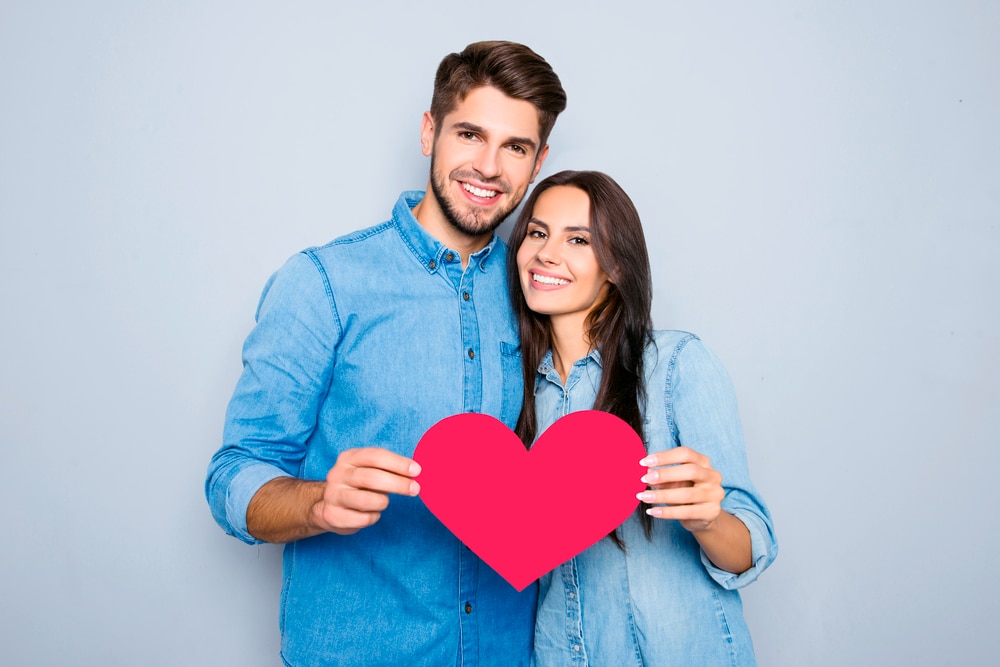 kertas hati pasangan