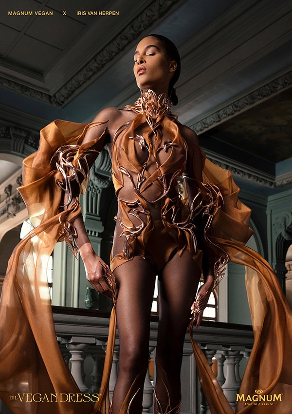 Cindy Bruna On The Catwalk Wearing Iris Van Herpens World’S First Haute Couture Vegan Dress Made From Cocoa Beans