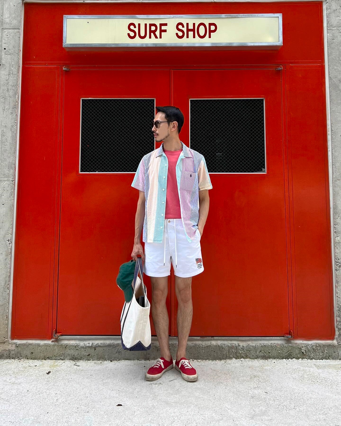 baek dengan ootd ke pantai