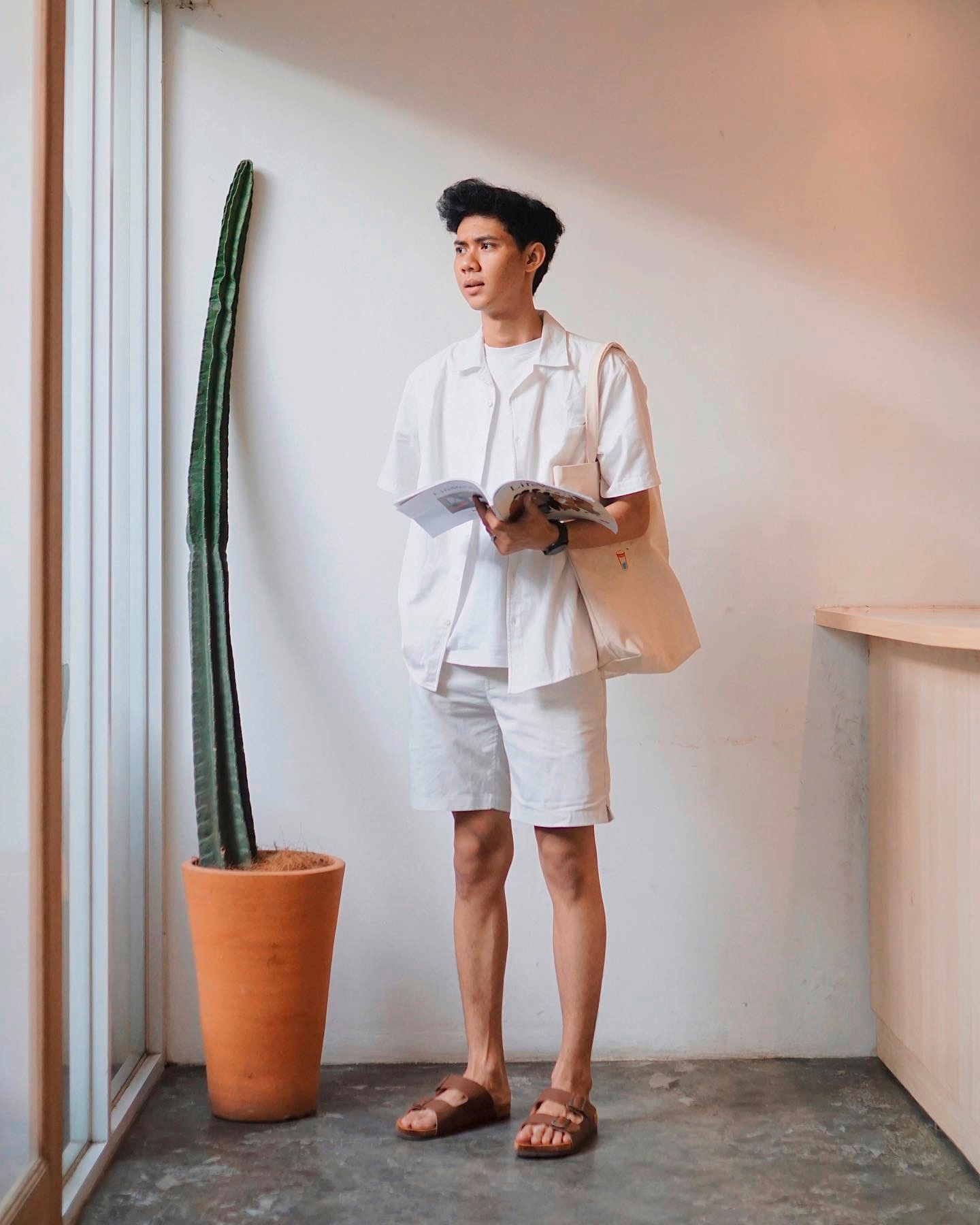 wijaya kusuma dengan ootd ke pantai