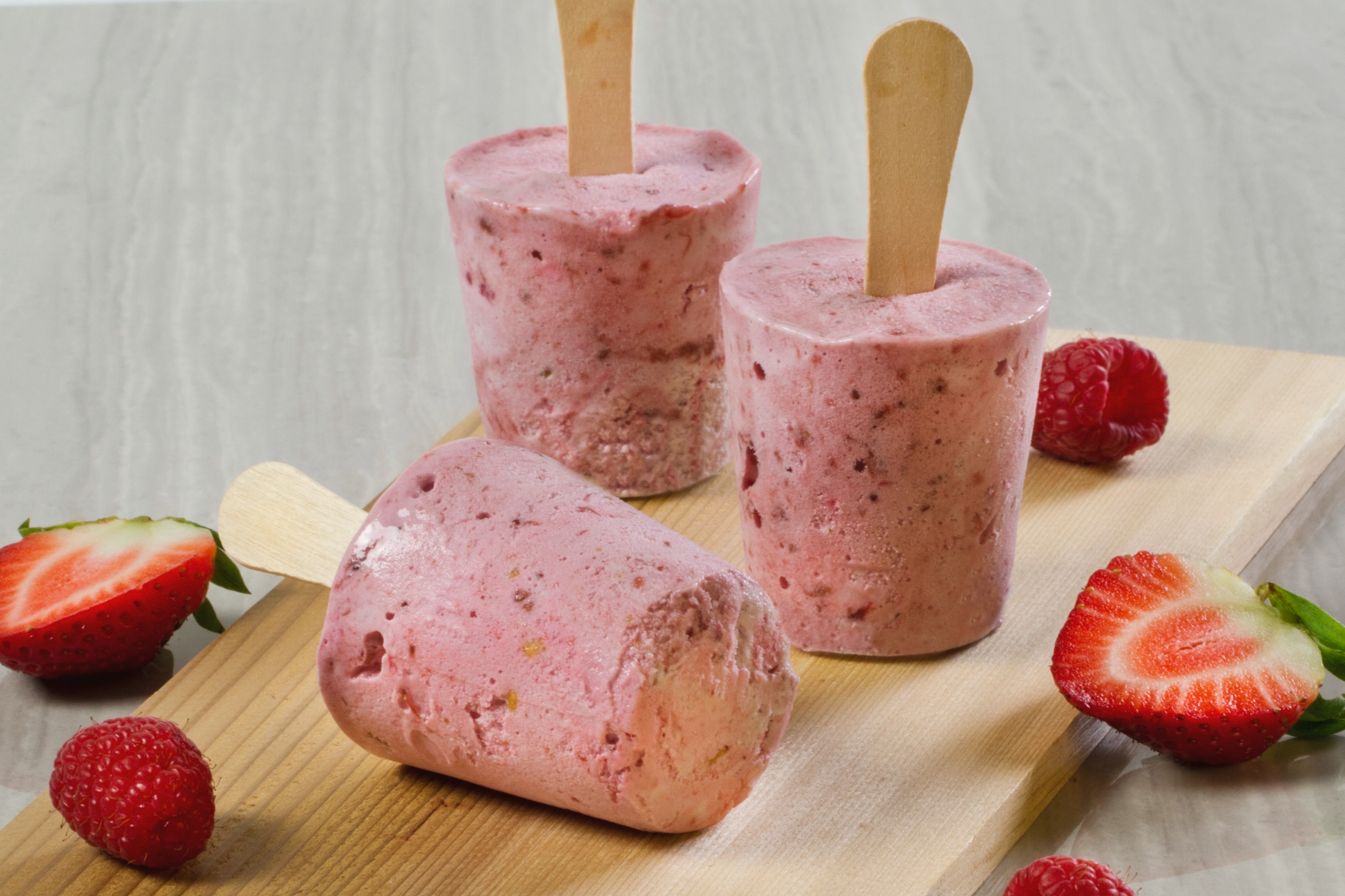 Summer Strawberry Cobbler Ice Pops Recipe