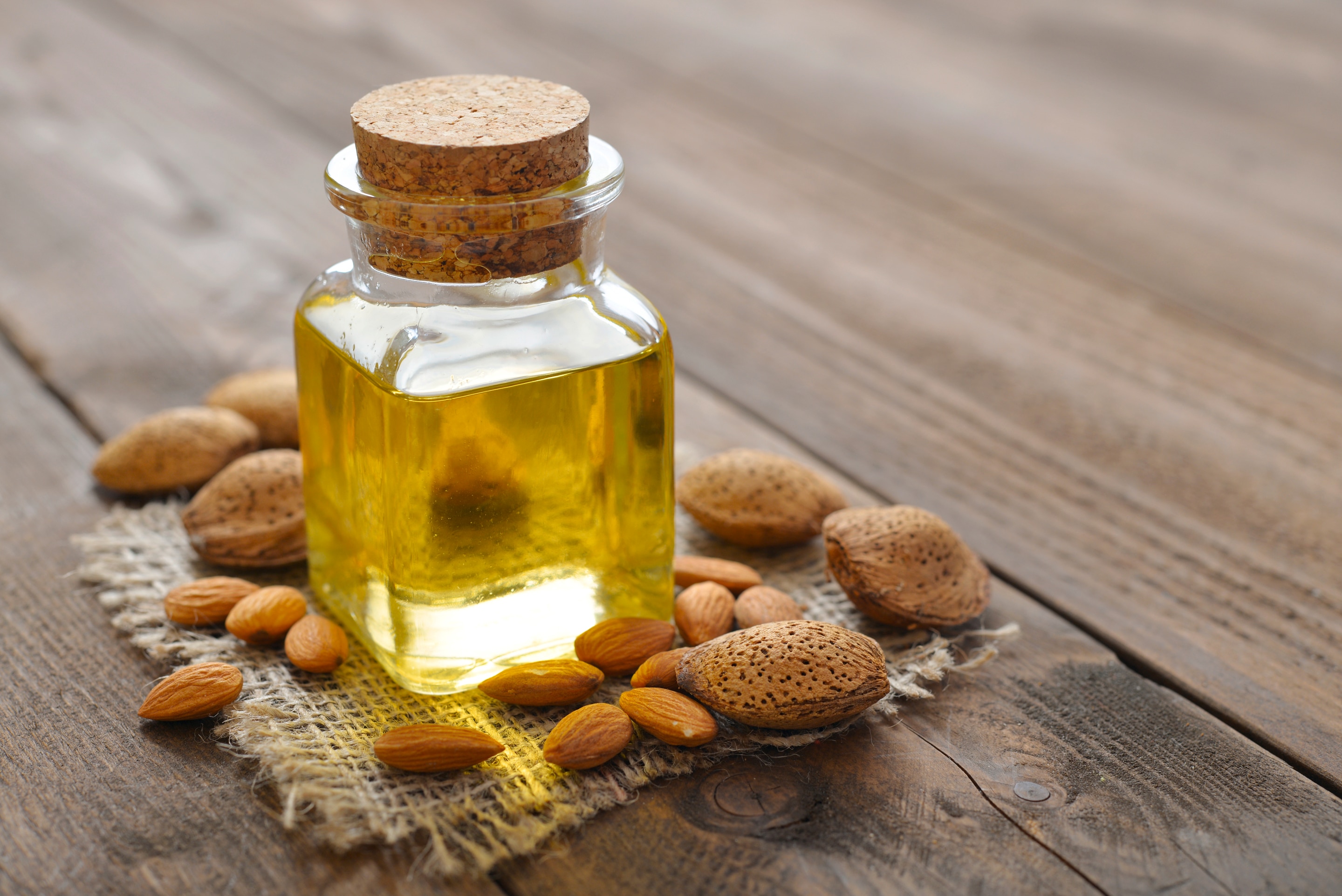 5 Manfaat Minyak Almond untuk Rambut